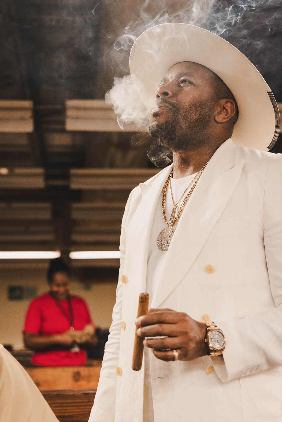 DNice-Avo-Cigars-DeepSleep-Studio-Dominican Republic-smoking-cigar